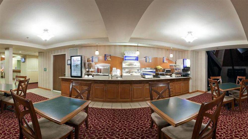 Holiday Inn Express Hotel Germantown - Northwest Milwaukee, An Ihg Hotel Buitenkant foto
